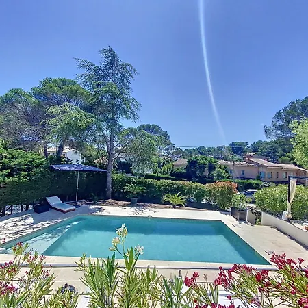 Les Alizes Côté Piscine Proche Bord De Casa de Férias