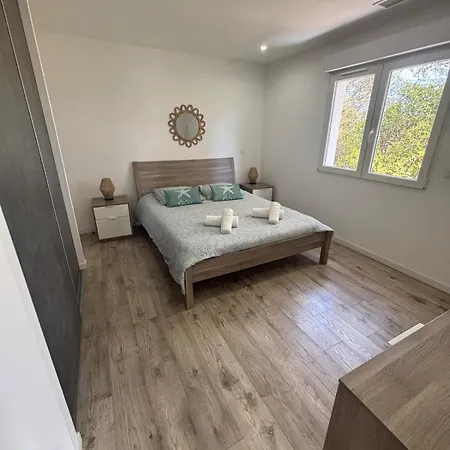 Les Alizes Côté Piscine Proche Bord De