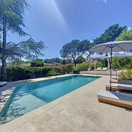 A L'etage Avec Piscine Proche Bord De Casa vacanze Saint-Raphaël